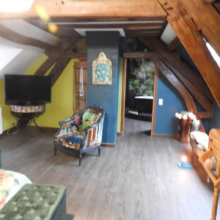 Bed and Breakfast L'Ecrin Du Val De Sambre Maubeuge Exterior foto
